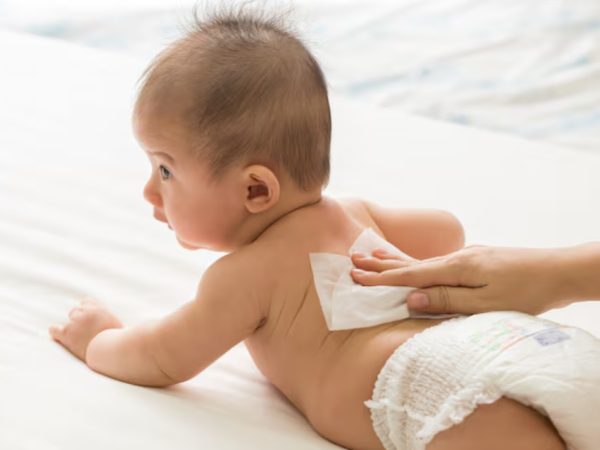 Lenço umedecido ou toalha umedecida: Qual é melhor para o bebê?